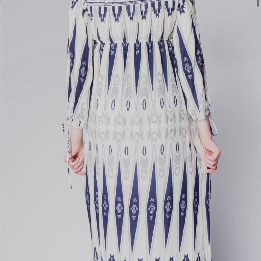 Elegant Blue and White Maxi Dress - Picture 3 of 5